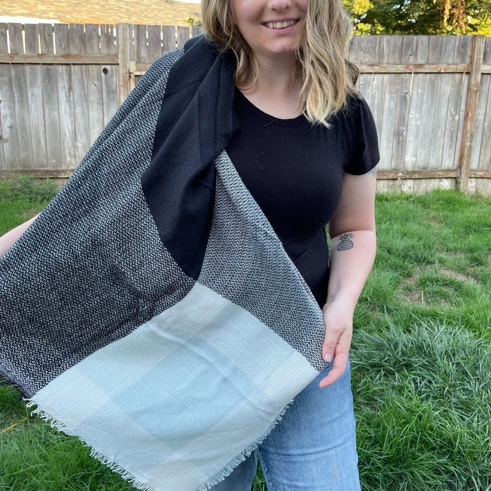 Color Block Blanket Scarf - Black/Mint - Picture 2 of 3